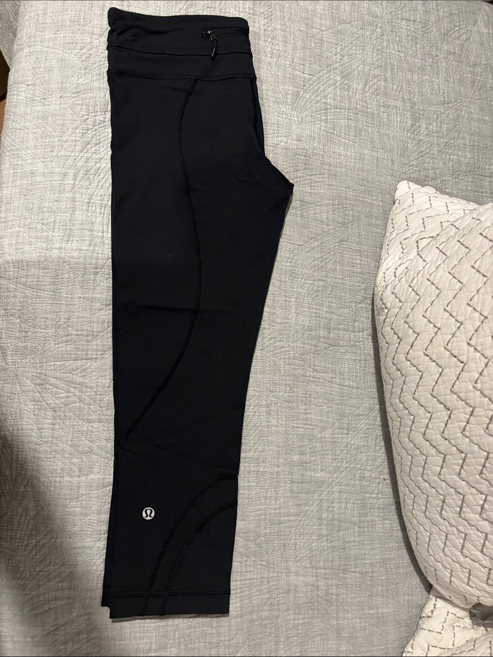 Lululemon Black Mid-Rise Midi Athletic Leggings